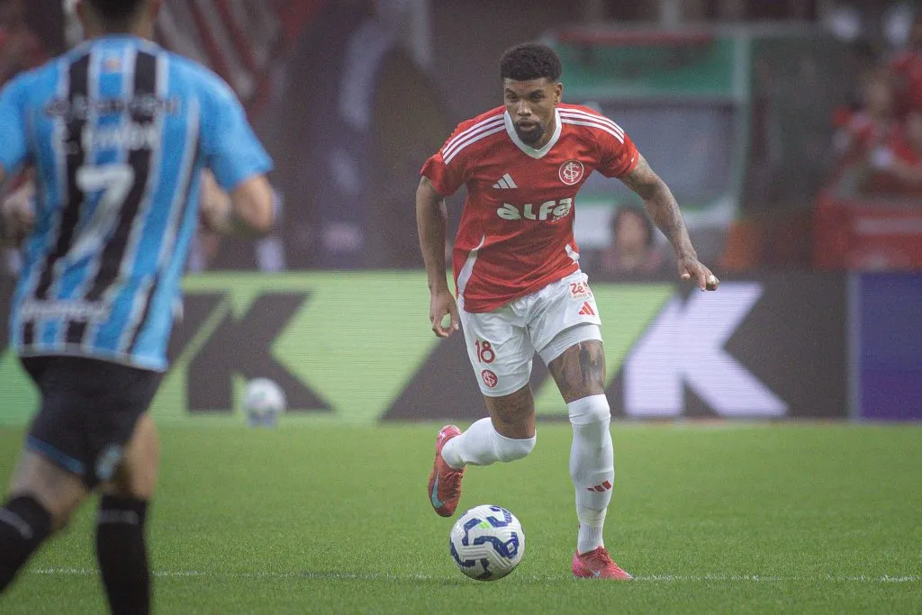 RS – PORTO ALEGRE – 21/09/2025 – BRASILEIRO A 2025, INTERNACIONAL X GREMIO – Juninho jogador do Internacional durante partida contra o Gremio no estadio Beira-Rio pelo campeonato Brasileiro A 2025. Foto: Maxi Franzoi/AGIF