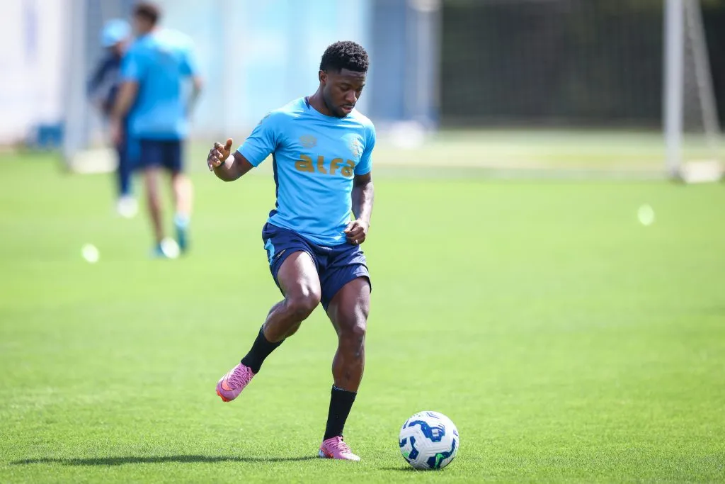 RS – FUTEBOL/ TREINO GREMIO 2025 – ESPORTES – Jogadores do Gremio realizam treino técnico durante a manha desta quinta-feira, no CT Luiz Carvalho, na preparação para a partida valida pelo Campeonato Brasileiro 2025. FOTO: LUCAS UEBEL/GREMIO FBPA