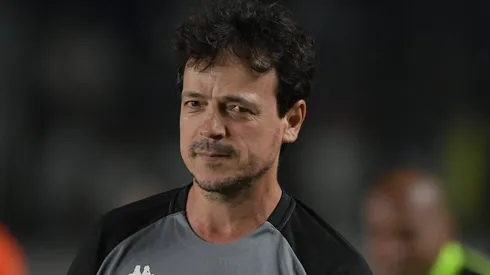 Fernando Diniz durante confronto contra o Ceará no Brasileirão 2025. Foto: Thiago Ribeiro/AGIF