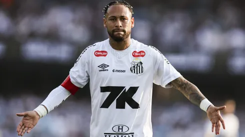 Neymar durante confronto contra o Vasco no Brasileirão 2025.