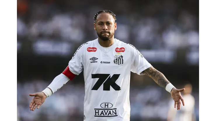 Neymar durante confronto contra o Vasco no Brasileirão 2025.