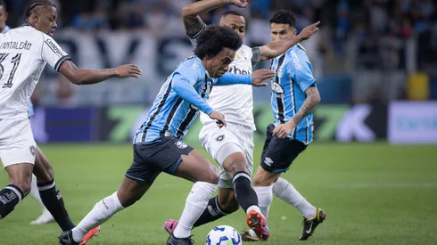 Willian em Grêmio x Botafogo pelo Brasileirão 2025. Foto: Maxi Franzoi/AGIF