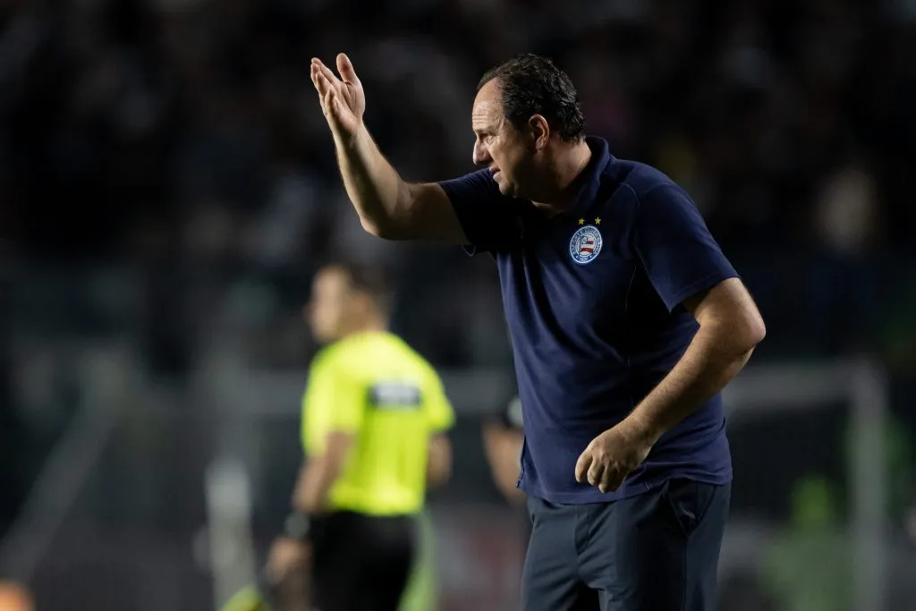Rogério Ceni em Vasco x Bahia pelo Brasileiro A 2025. Foto: Jorge Rodrigues/AGIF