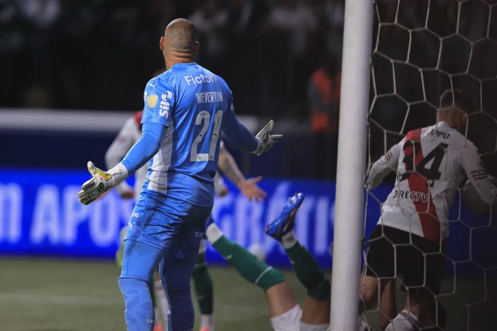 Weverton jogador do Palmeiras lamenta durante partida contra o River Plate no estadio Arena Allianz Parque pelo campeonato Copa Libertadores 2025. Foto: Ettore Chiereguini/AGIF