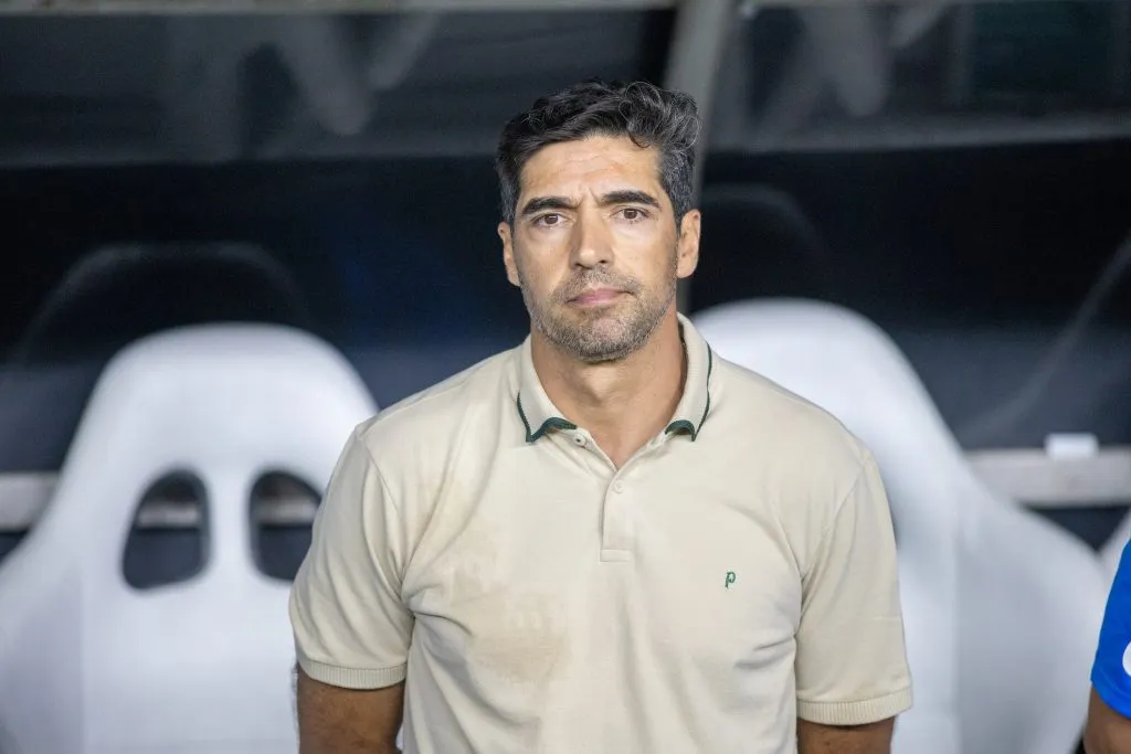 CE – FORTALEZA – 20/04/2025 – BRASILEIRO A 2025, FORTALEZA X PALMEIRAS – Abel Ferreira tecnico do Palmeiras durante partida contra o Fortaleza no estadio Arena Castelao pelo campeonato Brasileiro A 2025. Foto: Baggio Rodrigues/AGIF