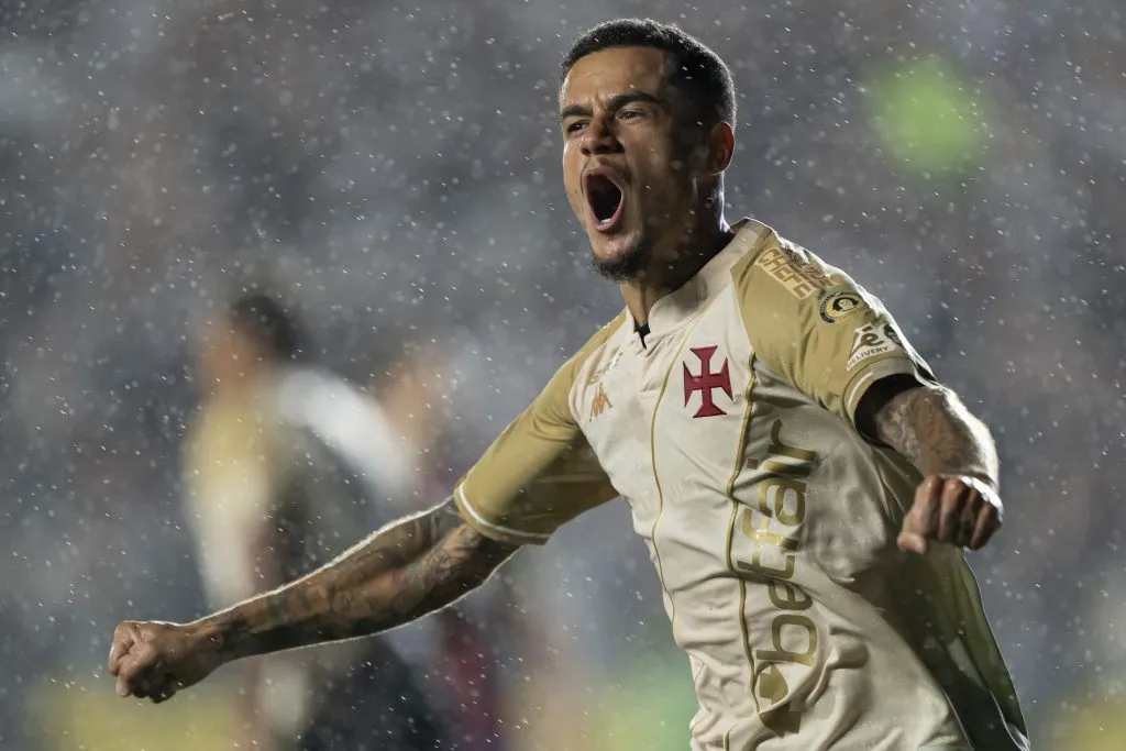 RJ – RIO DE JANEIRO – 24/09/2025 – BRASILEIRO A 2025, VASCO X BAHIA – Philippe Coutinho jogador do Vasco comemora seu gol durante partida contra o Bahia no estadio Sao Januario pelo campeonato Brasileiro A 2025. Foto: Jorge Rodrigues/AGIF