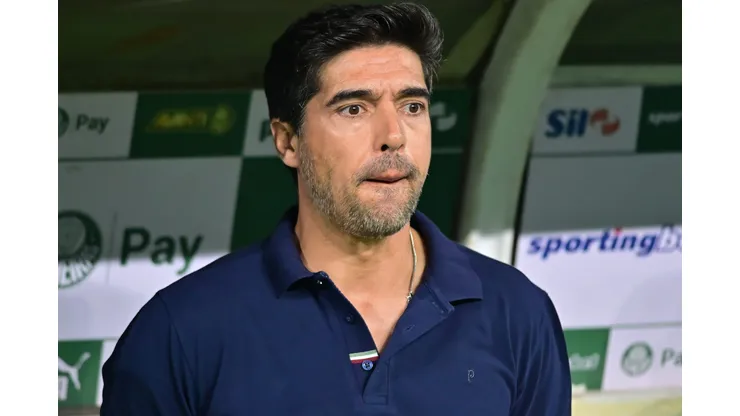 Abel Ferreira durante confronto contra o Fortaleza no Brasileirão 2025.