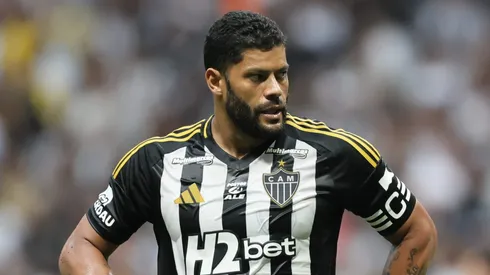 Hulk durante confronto contra o Santos no Campeonato Brasileiro de 2025.