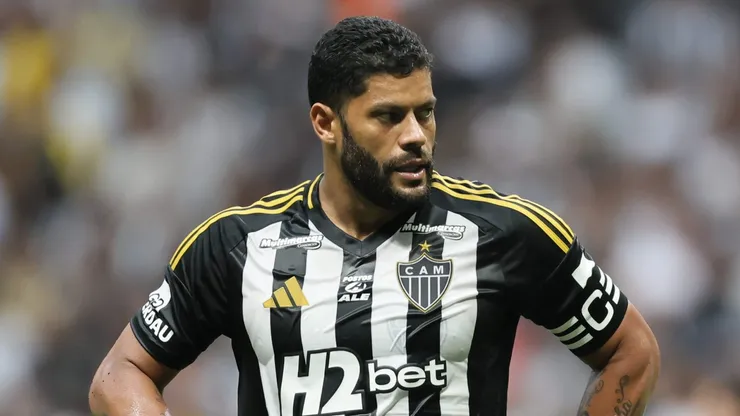 Hulk durante confronto contra o Santos no Campeonato Brasileiro de 2025.