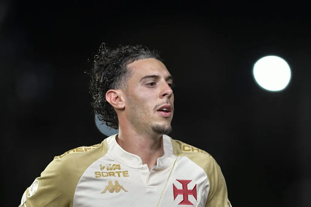 Nuno Moreira sofreu pênalti não marcado em Vasco 3 x 1 Bahia. Foto: Thiago Ribeiro/AGIF