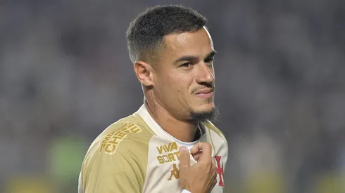 Coutinho durante confronto contra o Bahia no Brasileirão 2025.