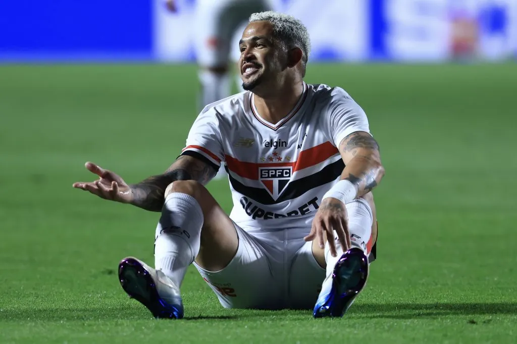 Luciano jogador do São Paulo lamentando chance perdida –  Foto: Marcello Zambrana/AGIF