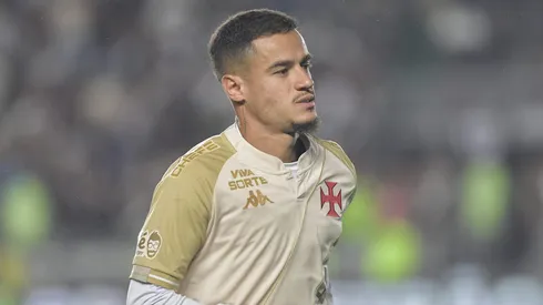 Coutinho durante confronto contra o Bahia no Brasileirão 2025.