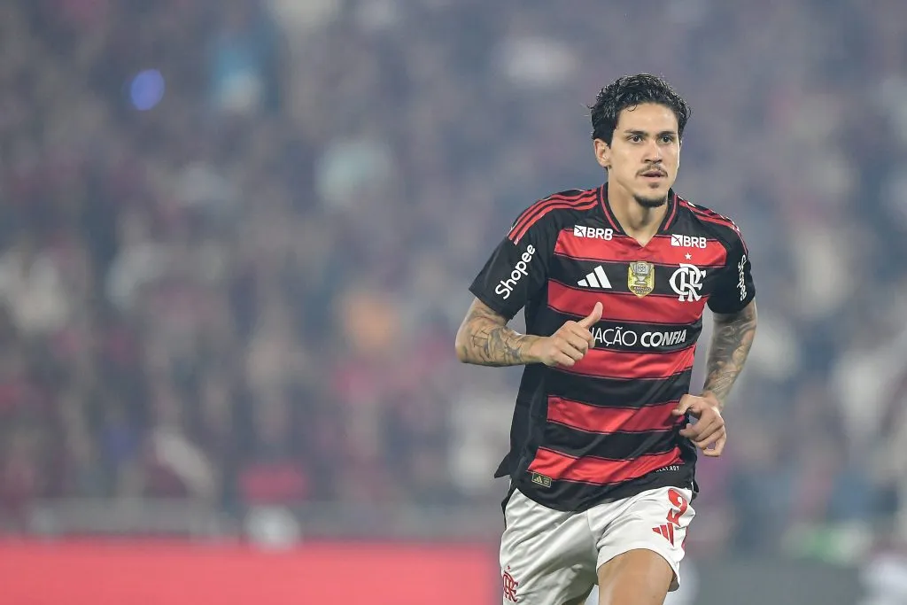 Pedro atuando pelo Flamengo –  Foto: Thiago Ribeiro/AGIF