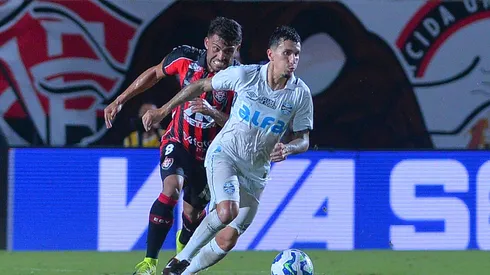 Dodi, jogador do Gremio durante partida contra o Vitoria no estadio Barradao pelo campeonato Brasileiro A 2025. Foto: Walmir Cirne/AGIF