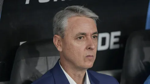 RJ – RIO DE JANEIRO – 14/08/2025 – COPA LIBERTADORES 2025, BOTAFOGO X LDU – Tiago Nunes tecnico do LDU durante partida contra o Botafogo no estadio Engenhao pelo campeonato Copa Libertadores 2025. Foto: Thiago Ribeiro/AGIF