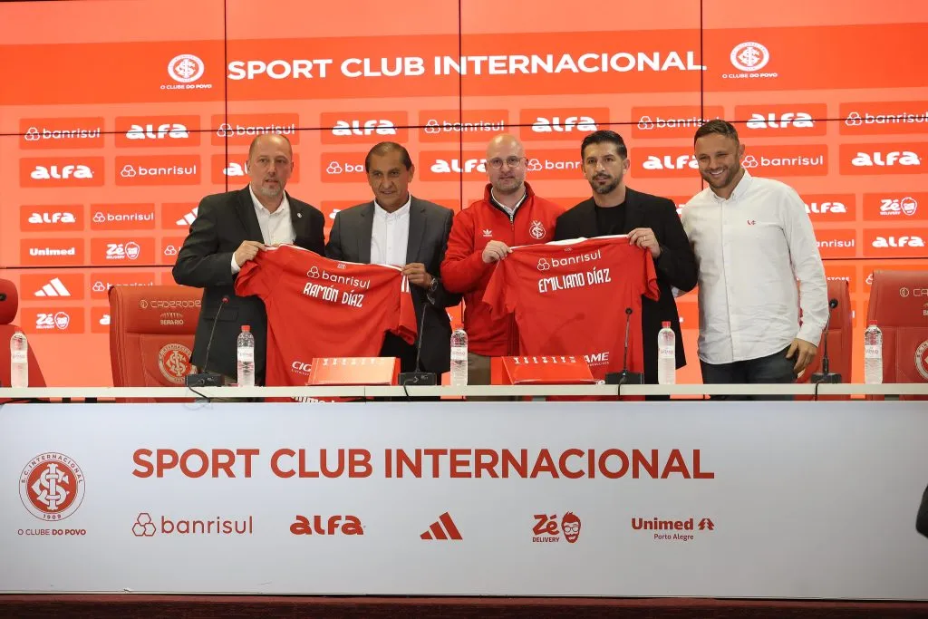 Apresentação do treinador Ramón Díaz e o auxiliar Emiliano Díaz. Foto Ricardo Duarte/Internacional