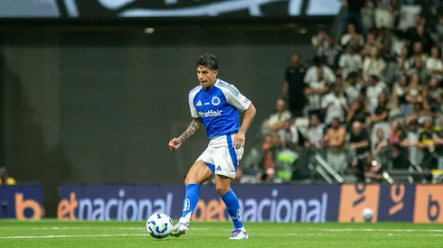 Lucas Romero jogador do Cruzeiro durante partida contra o Atletico-MG no estadio Arena MRV pelo campeonato Copa Do Brasil 2025.
