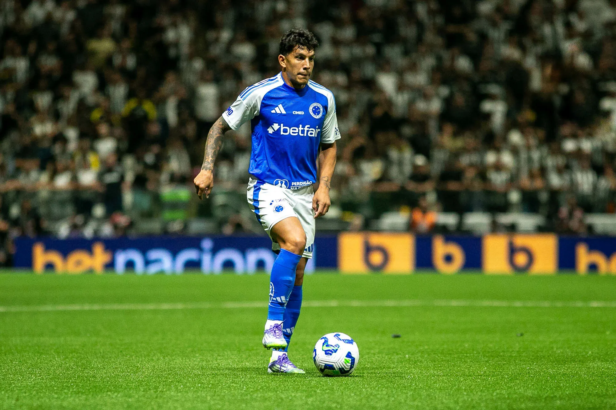 Lucas Romero durante partida contra o Atlético-MG na Copa do Brasil de 2025. Foto: Fernando Moreno/AGIF