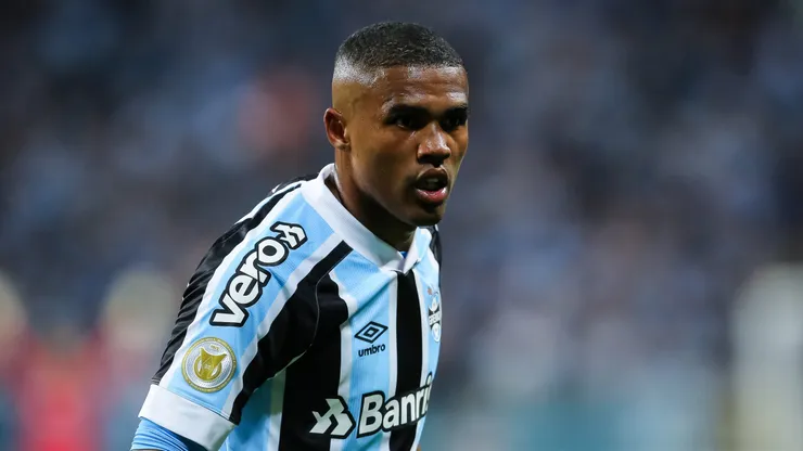 Douglas Costa quer voltar ao Grêmio.