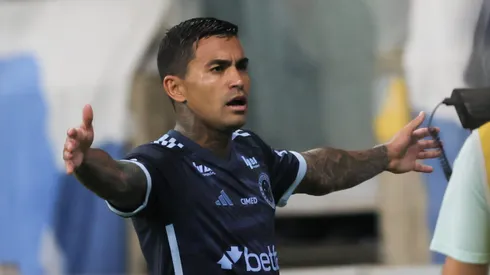 MG – BELO HORIZONTE – 02/02/2025 – MINEIRO 2025, CRUZEIRO X UBERLANDIA – Dudu jogador do Cruzeiro comemora seu gol durante partida contra o Uberlandia no estadio Mineirao pelo campeonato Mineiro 2025. Foto: Gilson Lobo/AGIF