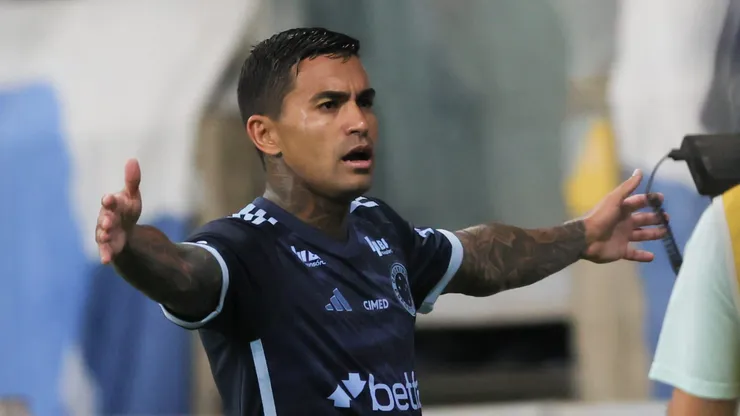 MG - BELO HORIZONTE - 02/02/2025 - MINEIRO 2025, CRUZEIRO X UBERLANDIA - Dudu jogador do Cruzeiro comemora seu gol durante partida contra o Uberlandia no estadio Mineirao pelo campeonato Mineiro 2025. Foto: Gilson Lobo/AGIF