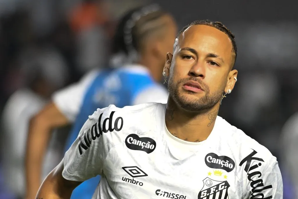 SP – SANTOS – 23/07/2025 – BRASILEIRO A 2025, SANTOS X INTERNACIONAL – Neymar Jr jogador do Santos durante partida contra o Internacional no estadio Vila Belmiro pelo campeonato Brasileiro A 2025. Foto: Jota Erre/AGIF