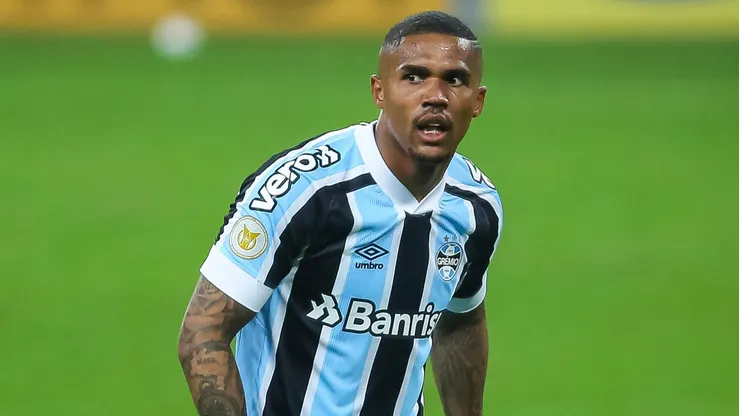 Gremistas se posicionam contra possível retorno de Douglas Costa