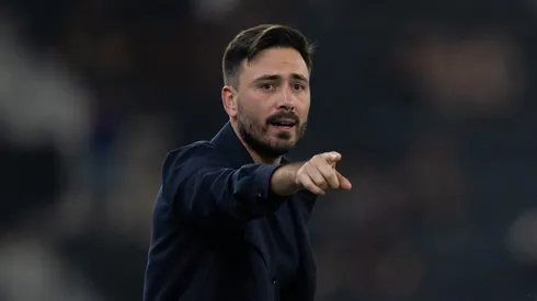 RJ - RIO DE JANEIRO - 20/09/2025 - BRASILEIRO A 2025, BOTAFOGO X ATLETICO-MG - Davide Ancelotti tecnico do Botafogo durante partida contra o Atletico-MG no estadio Engenhao pelo campeonato Brasileiro A 2025. Foto: Jorge Rodrigues/AGIF