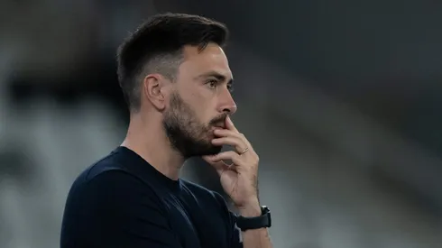 RJ - RIO DE JANEIRO - 30/08/2025 - BRASILEIRO A 2025, BOTAFOGO X BRAGANTINO - Davide Ancelotti tecnico do Botafogo durante partida contra o Bragantino no estadio Engenhao pelo campeonato Brasileiro A 2025. Foto: Jorge Rodrigues/AGIF