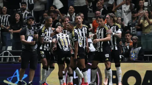 MG – BELO HORIZONTE – 27/09/2025 – BRASILEIRO A 2025, ATLETICO-MG X MIRASSOL – Vitor Hugo jogador do Atletico-MG comemora seu gol durante partida contra o Mirassol no estadio Arena MRV pelo campeonato Brasileiro A 2025. Foto: Gilson Lobo/AGIF