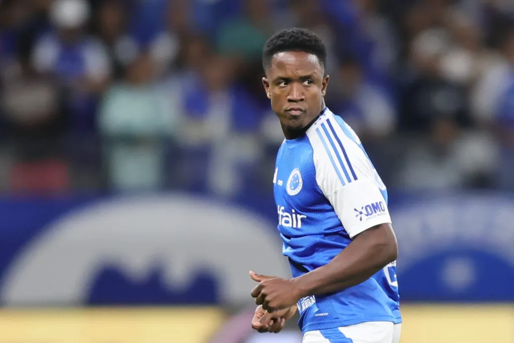 MG – BELO HORIZONTE – 30/08/2025 – BRASILEIRO A 2025, CRUZEIRO X SAO PAULO – Sinisterra jogador do Cruzeiro durante partida contra o Sao Paulo no estadio Mineirao pelo campeonato Brasileiro A 2025. Foto: Gilson Lobo/AGIF