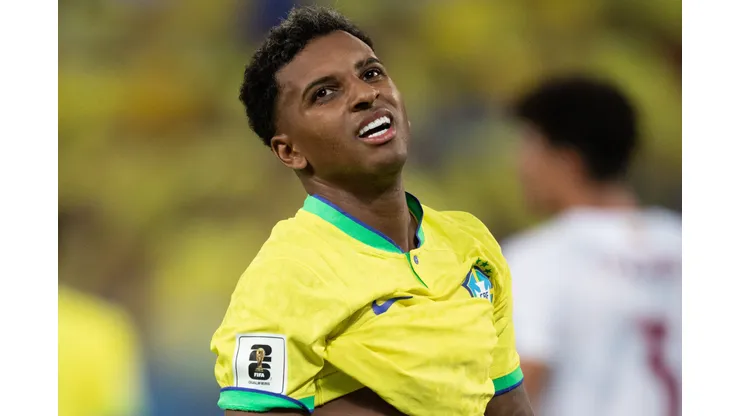 MT - CUIABA - 12/10/2023 - ELIMINATORIAS COPA DO MUNDO 2026, BRASIL X VENEZUELA - Rodrygo Goes jogador do Brasil lamenta durante partida contra o Venezuela no estadio Arena Pantanal pelo campeonato Eliminatorias Copa Do Mundo 2026. Foto: Gil Gomes/AGIF