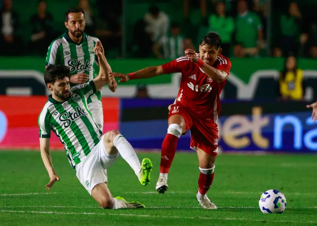 Óscar Romero em ação pelo Internacional. Foto: Luiz Erbes/AGIF