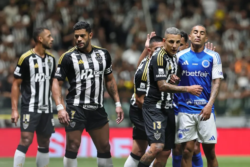 MG – BELO HORIZONTE – 27/08/2025 – COPA DO BRASIL 2025, ATLETICO-MG X CRUZEIRO – Guilherme Arana e Hulk jogadores do Atletico-MG durante partida contra o Cruzeiro no estadio Arena MRV pelo campeonato Copa Do Brasil 2025. Foto: Gilson Lobo/AGIF