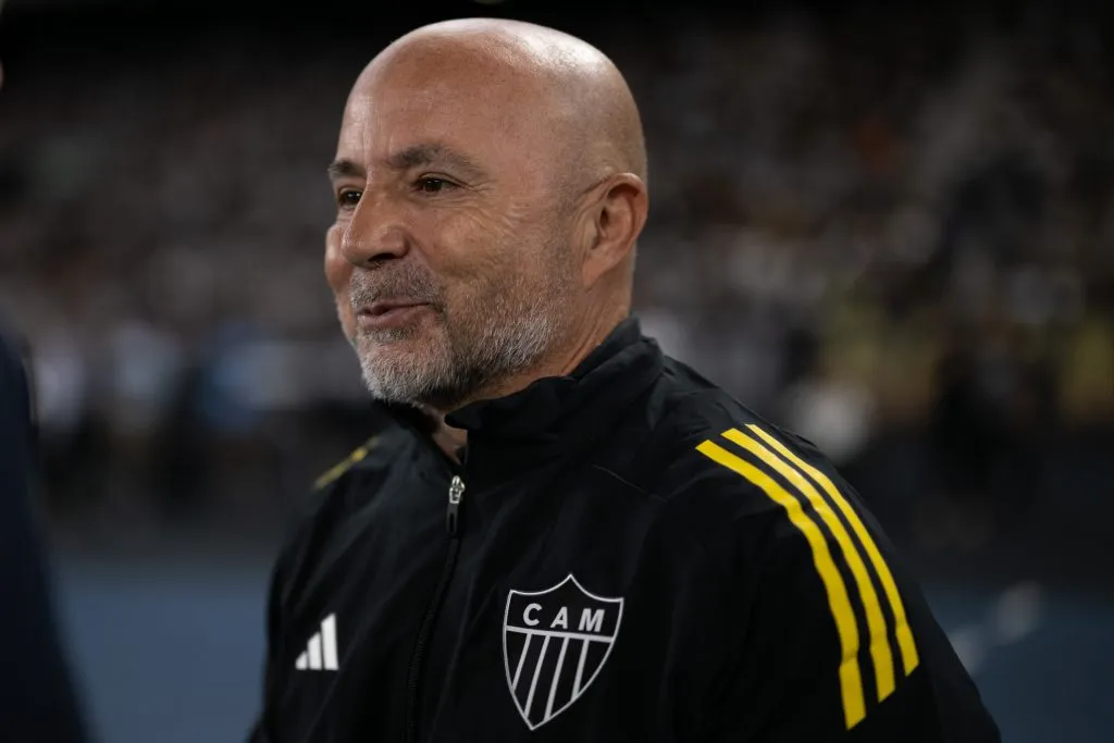 RJ – RIO DE JANEIRO – 20/09/2025 – BRASILEIRO A 2025, BOTAFOGO X ATLETICO-MG – Jorge Sampaoli tecnico do Atletico-MG durante partida contra o Botafogo no estadio Engenhao pelo campeonato Brasileiro A 2025. Foto: Jorge Rodrigues/AGIF