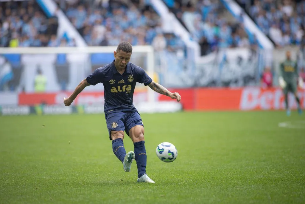 Marcos Rocha em ação pelo Grêmio. Foto: Maxi Franzoi/AGIF