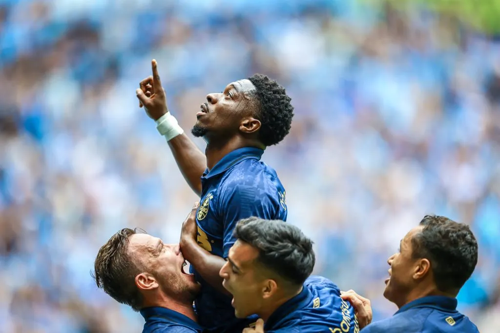 Amuzu se destacou na partida deste domingo (28). FOTO: LUCAS UEBEL/GREMIO FBPA