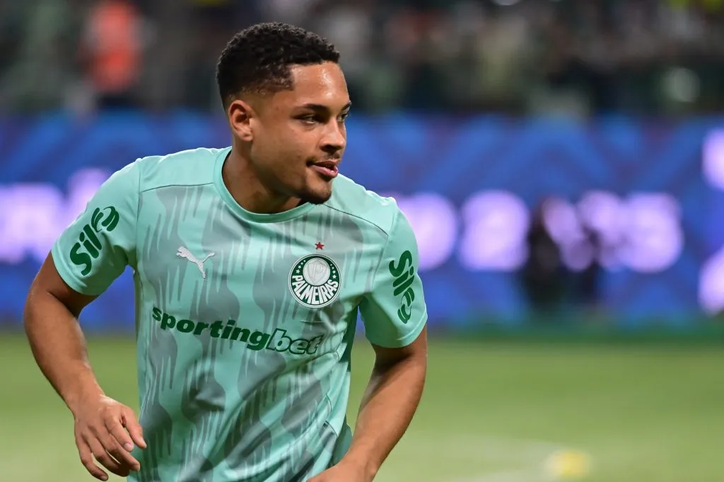Vitor Roque pode desfalcar o Palmeiras contra o São Paulo – Foto: Jota Erre/AGIF.