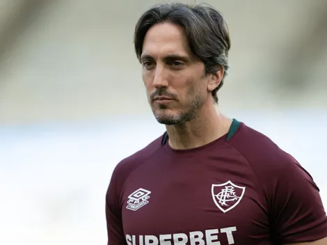 Torcida do Fluminense celebra estreia de Zubeldía