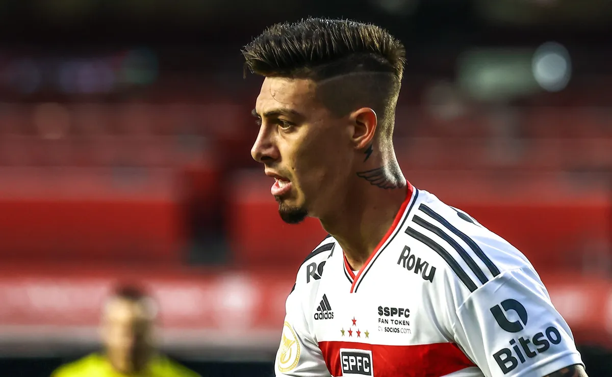 Emi Rigoni Emiliano Rigoni precisa atuar em mais 9 jogos para renovar com o São Paulo