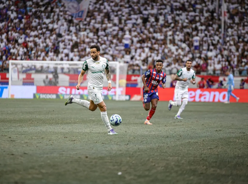 BA – SALVADOR – 28/09/2025 – BRASILEIRO A 2025, BAHIA X PALMEIRAS – Felipe Anderson jogador do Palmeiras durante partida contra o Bahia no estadio Fonte Nova pelo campeonato Brasileiro A 2025. Foto: Marcio Jose/AGIF