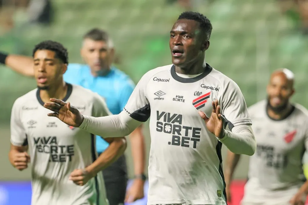 Viveros durante partida contra o América-MG na Série B de 2025. Foto: Gilson Lobo/AGIF