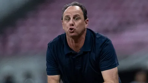 Rogério Ceni durante confronto contra o Retrô na Copa do Brasil de 2025.