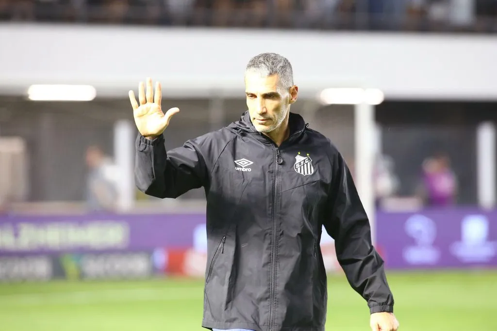 Juan P. Vojvoda técnico do Santos durante partida contra o São Paulo – Foto: Mauricio De Souza/AGIF