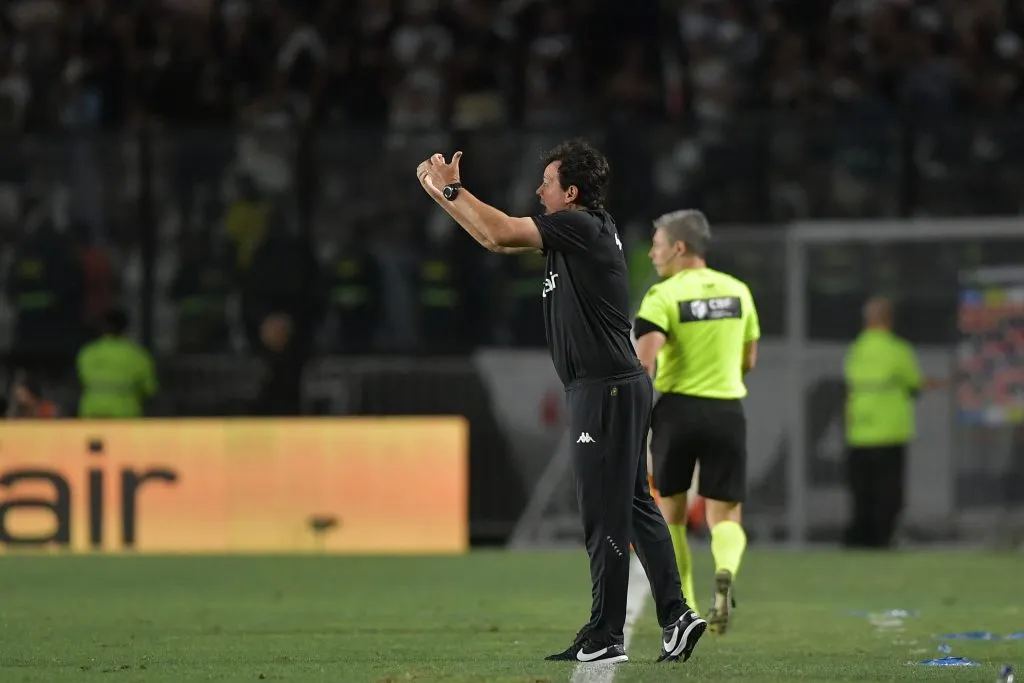 Fernando Diniz técnico do Vasco durante partida contra o Cruzeiro – Foto: Thiago Ribeiro/AGIF