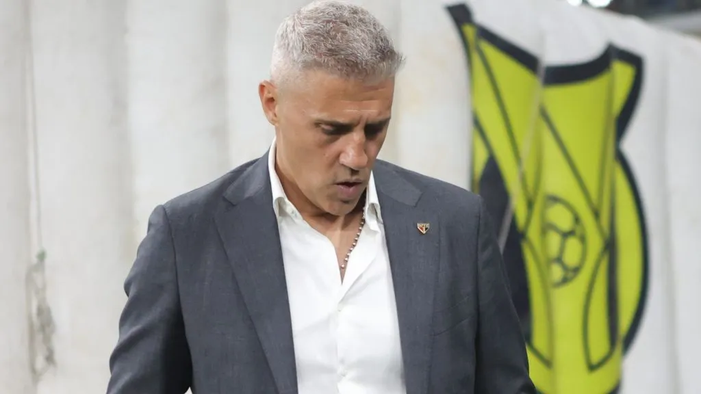 Crespo sofre pressão no São Paulo