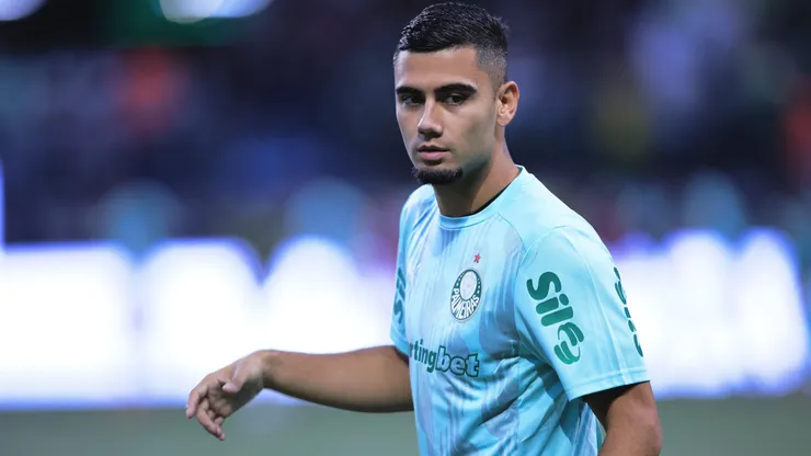 Andreas Pereira jogador do Palmeiras durante aquecimento antes da partida contra o Internacional no estadio Arena Allianz Parque pelo campeonato Brasileiro A 2025.