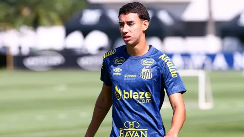 Treino do Santos FC nesta manha no CT Rei Pele na baixada santista, na foto o meia Gabriel Bontempo.