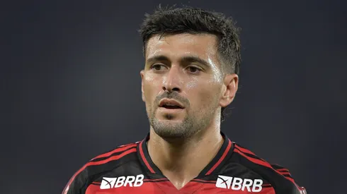 RJ - RIO DE JANEIRO - 25/08/2025 - BRASILEIRO A 2025, FLAMENGO X VITORIA - Arrascaeta jogador do Flamengo durante partida contra o Vitoria no estadio Maracana pelo campeonato Brasileiro A 2025. Foto: Thiago Ribeiro/AGIF